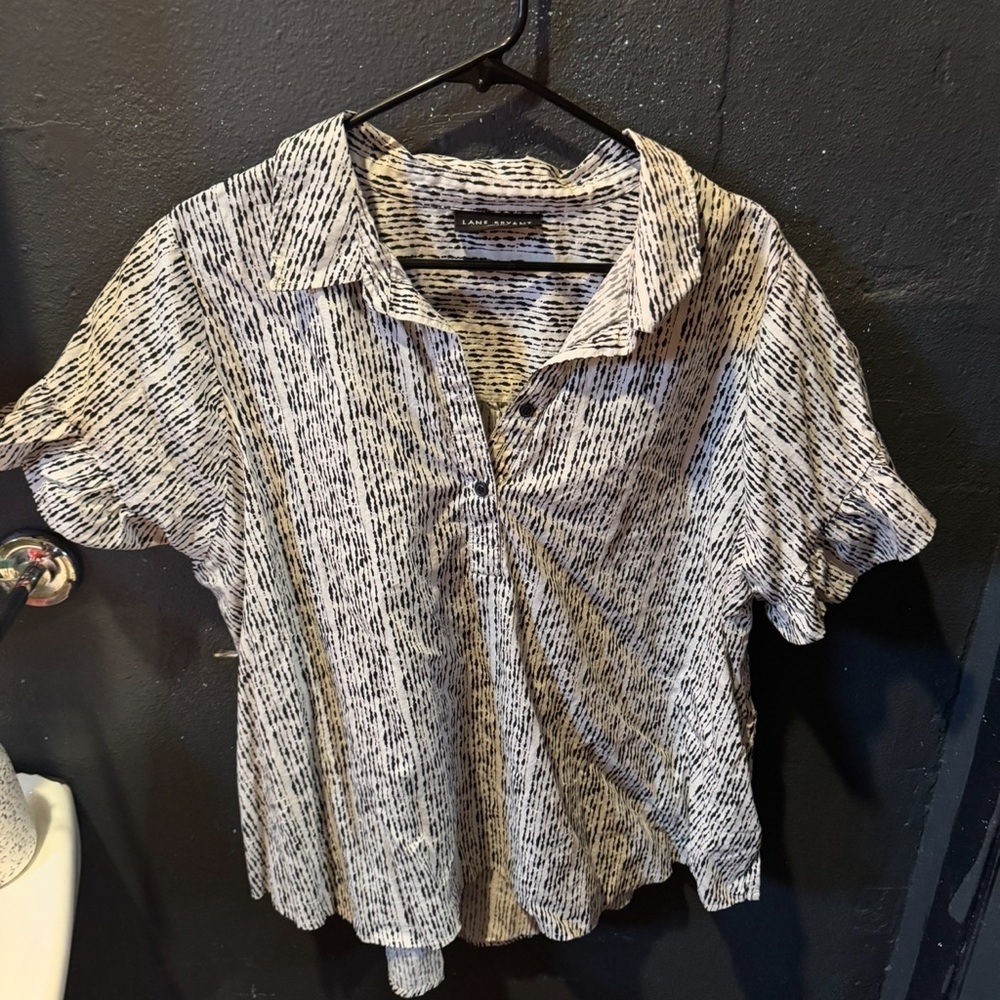 Lane Bryant Black and White Button Down Blouse Size 18
